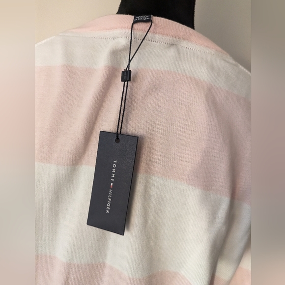 NWT Tommy Hilfiger v-neck sweater - Picture 5 of 6